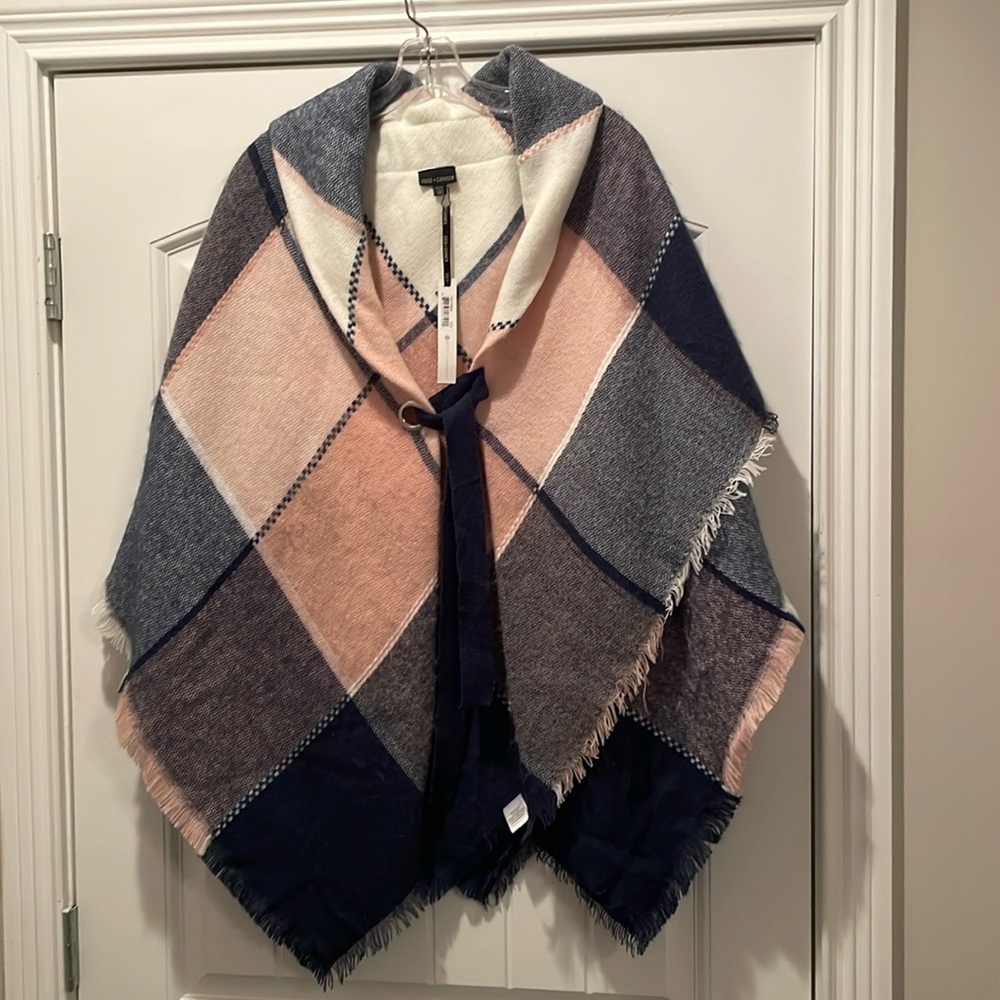 Tie cape